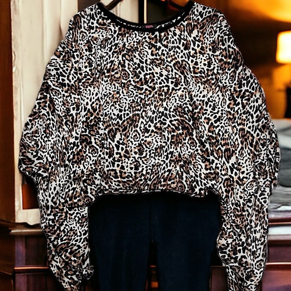 🐆 Swim cover up. Semi sheer poncho. Gorgeous light and airy Leopard print 1X-2X - Picture 1 of 16